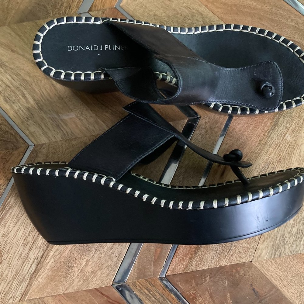 Donald J Pliner Platform Sandal Size 8.5